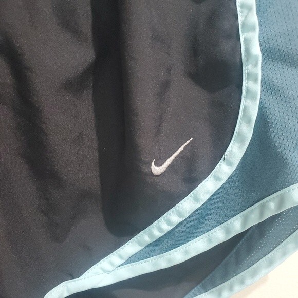 Nike dri fit black and teal shorts xs - Picture 2 of 7